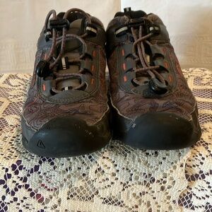 Keen Big Kids Targhee Sport Vent Sz 3 Gray Hiking Shoes. Preowned Condition